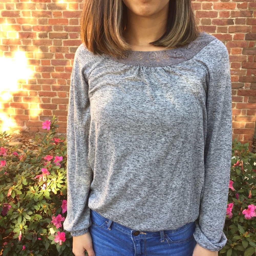 SIZE SM LONG SLEEVED GRAY SHIRT